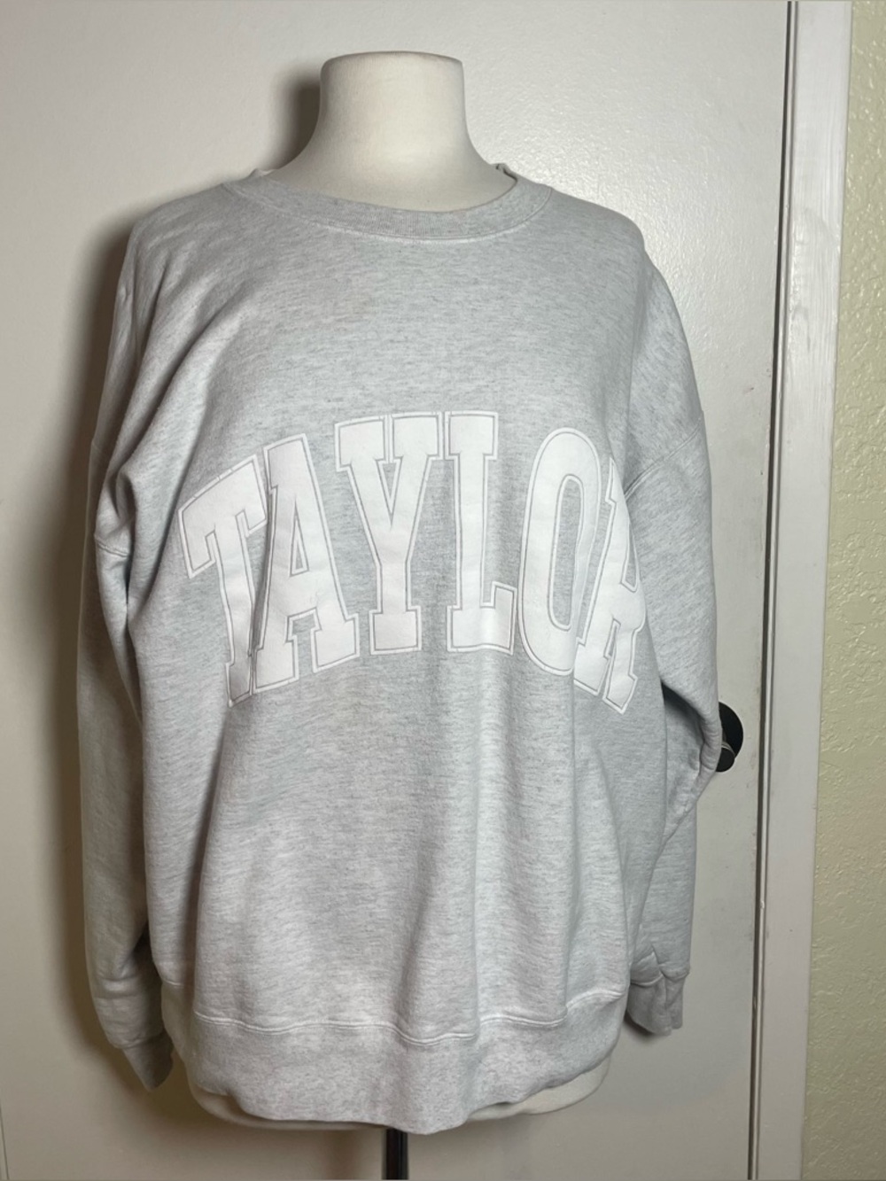 THE BAR Taylor Gray Pullover Sweatshirt
Women's L Graphic Print